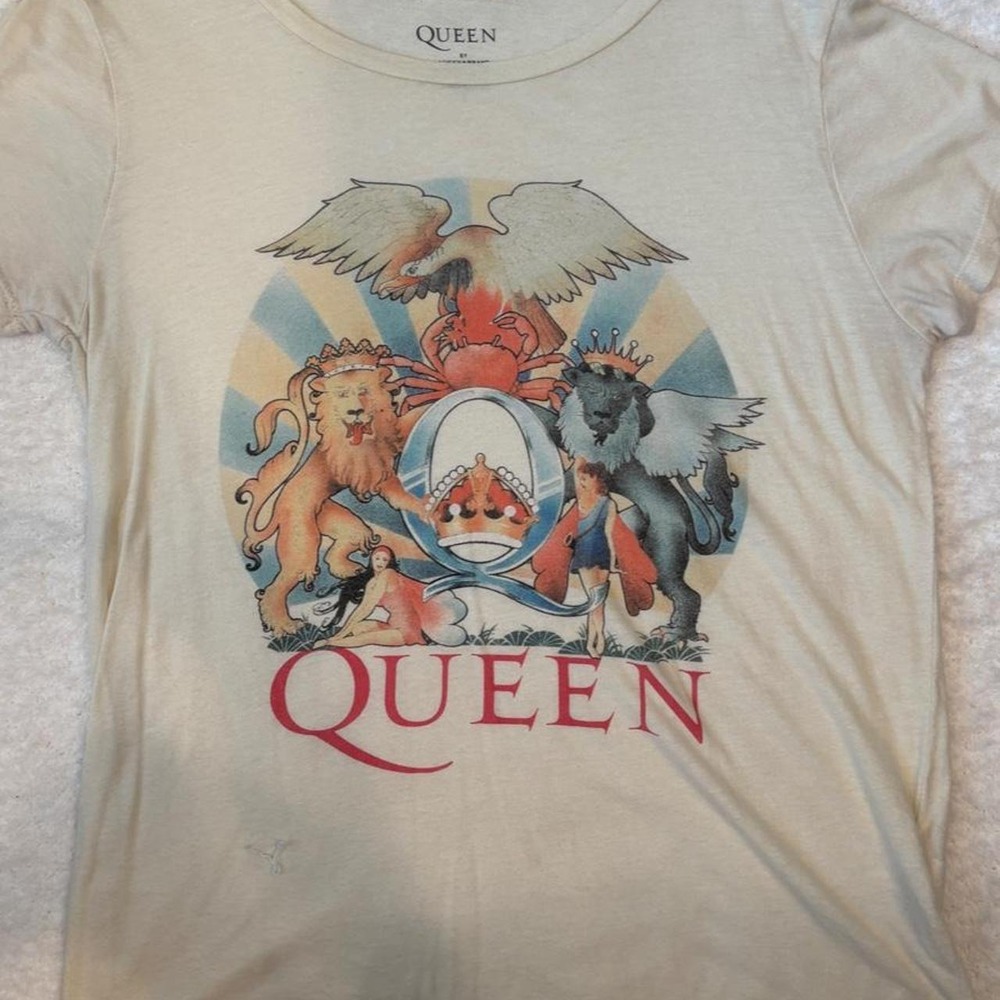 Lucky brand Queen graphic tshirt